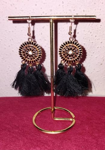 Paire de boucles d'oreilles a clou doré et noir - attrape rêve