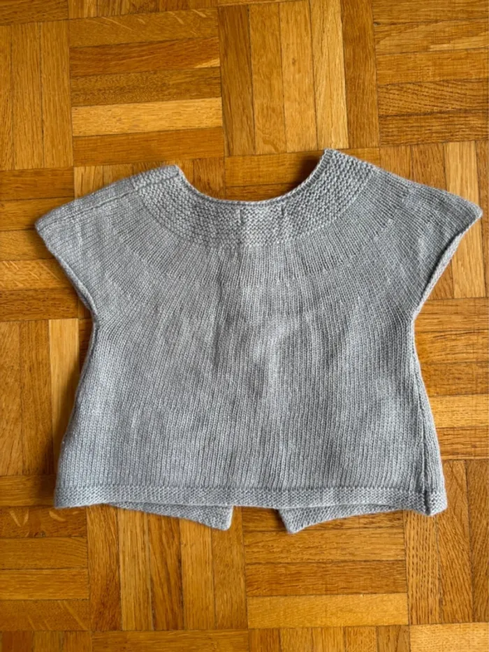 Gilet manches courtes gris Boutchou 9 mois parfait état - photo numéro 5
