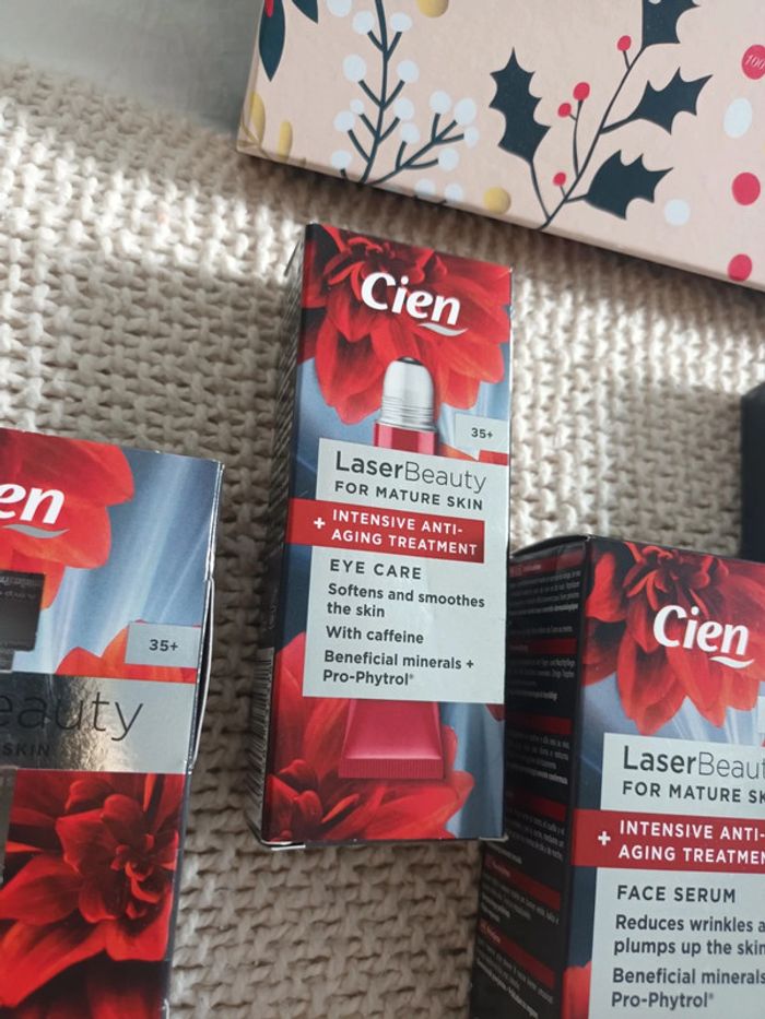 Lot de soins pour le Visage à l'acide hyaluronique neufs - photo numéro 3