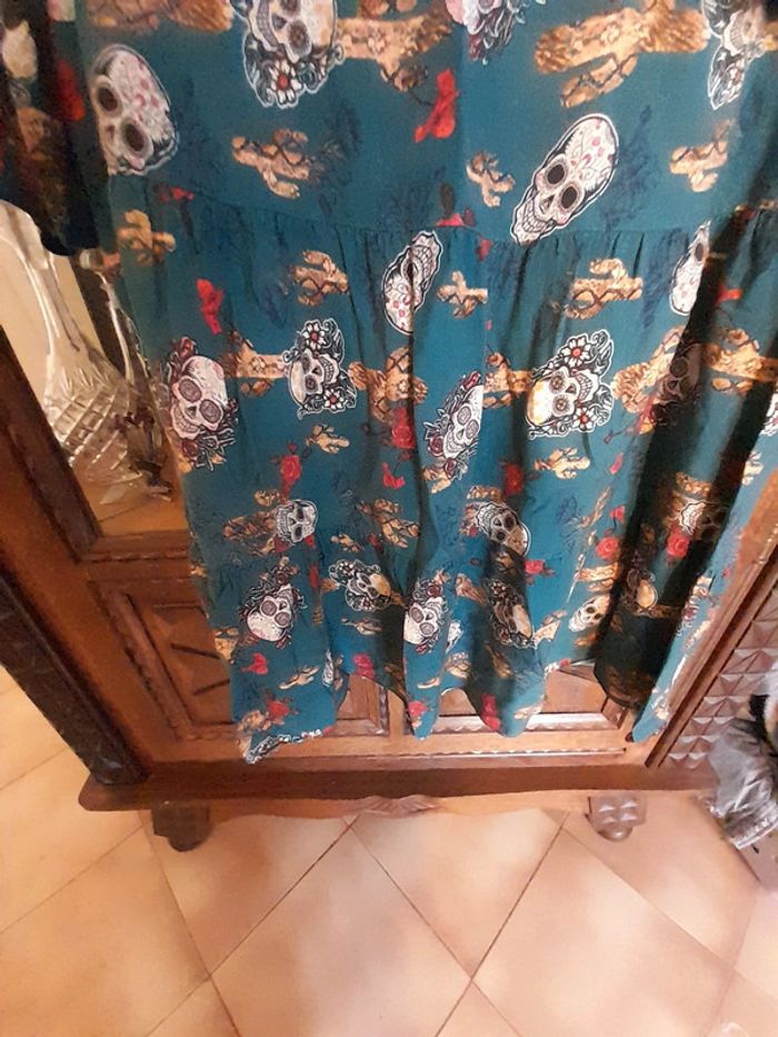 Robe fond vert et motifs multicolores - photo numéro 2