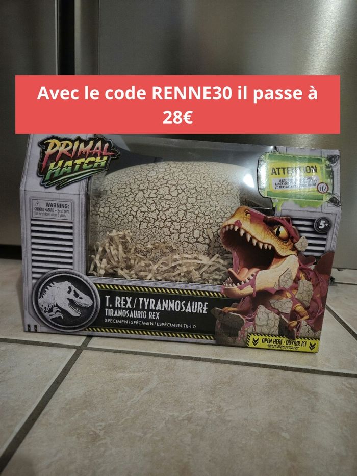 Primal Hatch jurassic World trex tyrannosaure oeuf éclot dino éclosion