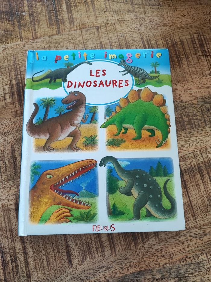 Livre ma petite imagerie les dinosaures