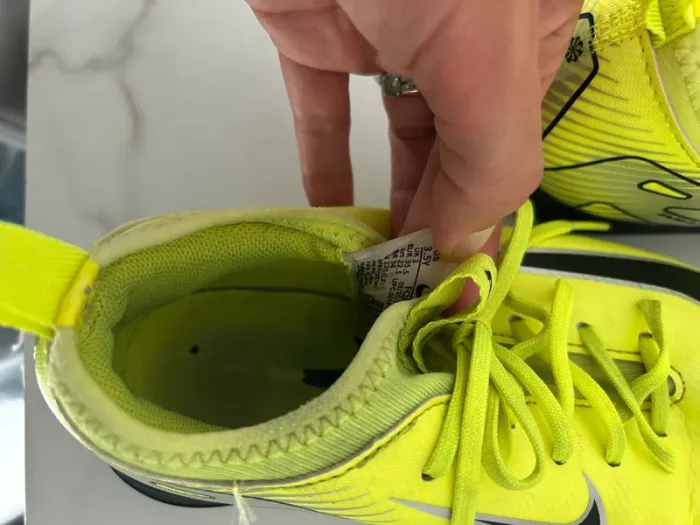 Basket de foot synthétique Nike taille 35.5 - photo numéro 5