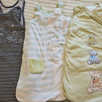 2 gigoteuses taille 0 à 6 mois