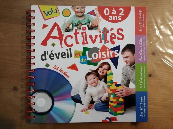 Livre d'activités d'éveil et de loisirs 0 à 2 ans + CD