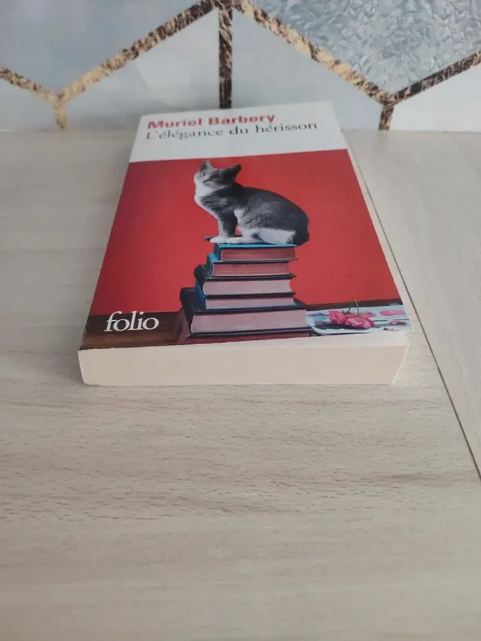 Livre poche l'élégance du hérisson Muriel Barbery - photo numéro 2
