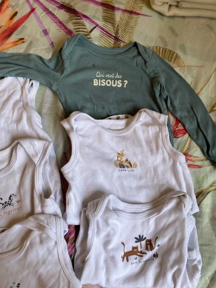 Lot bodies bébé 36 mois - photo numéro 3