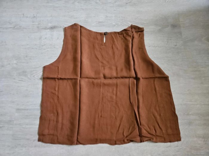 T-shirt femme sans manche neuf - photo numéro 2