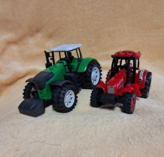 Lot de 2 tracteurs