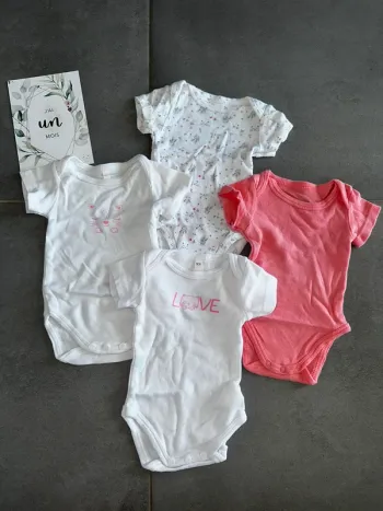 Lot de body 1 mois
