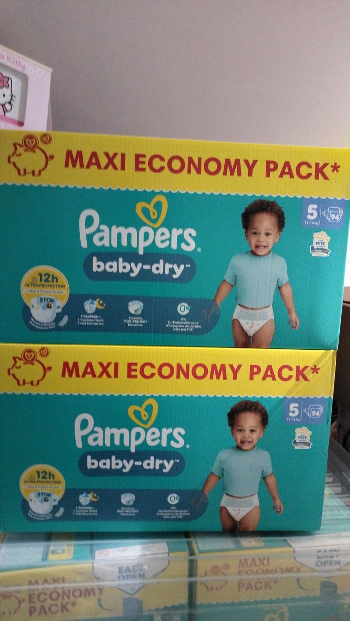 Lot de deux cartons de couches Pampers taille 5