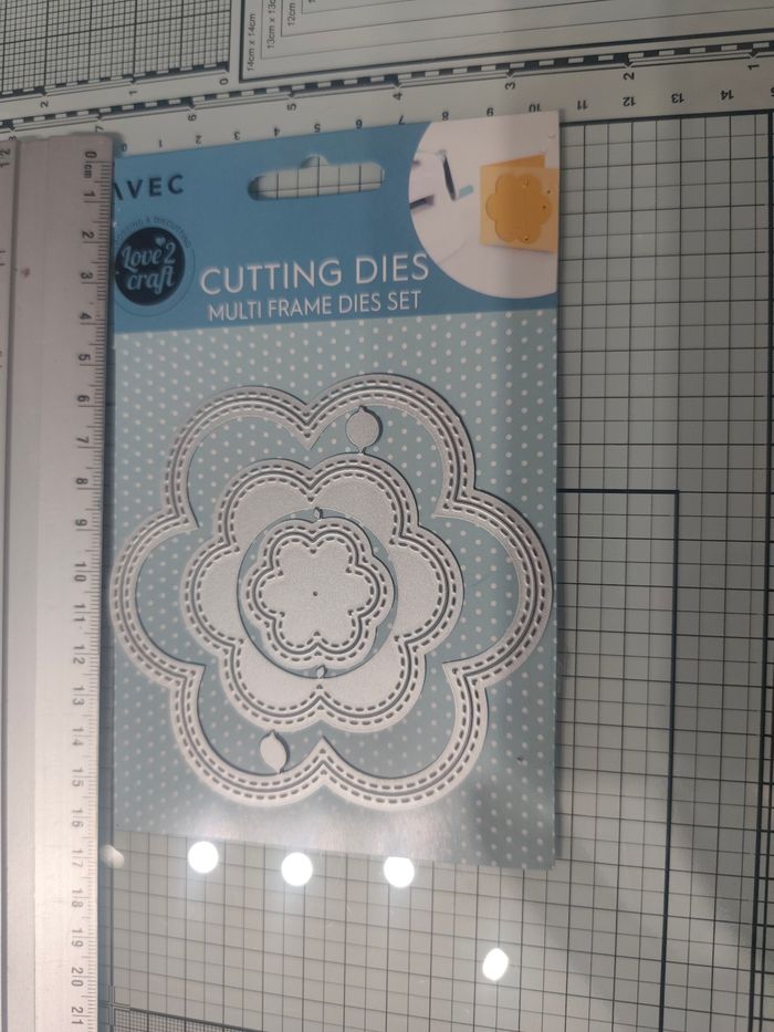 Lot de dies matrice de découpe scrapbooking love 2 craft fleurs