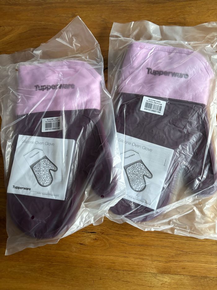 2 maniques silicone Tupperware neuf