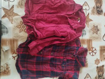 Lots de deux chemises garçon.  Taille 5 ans.