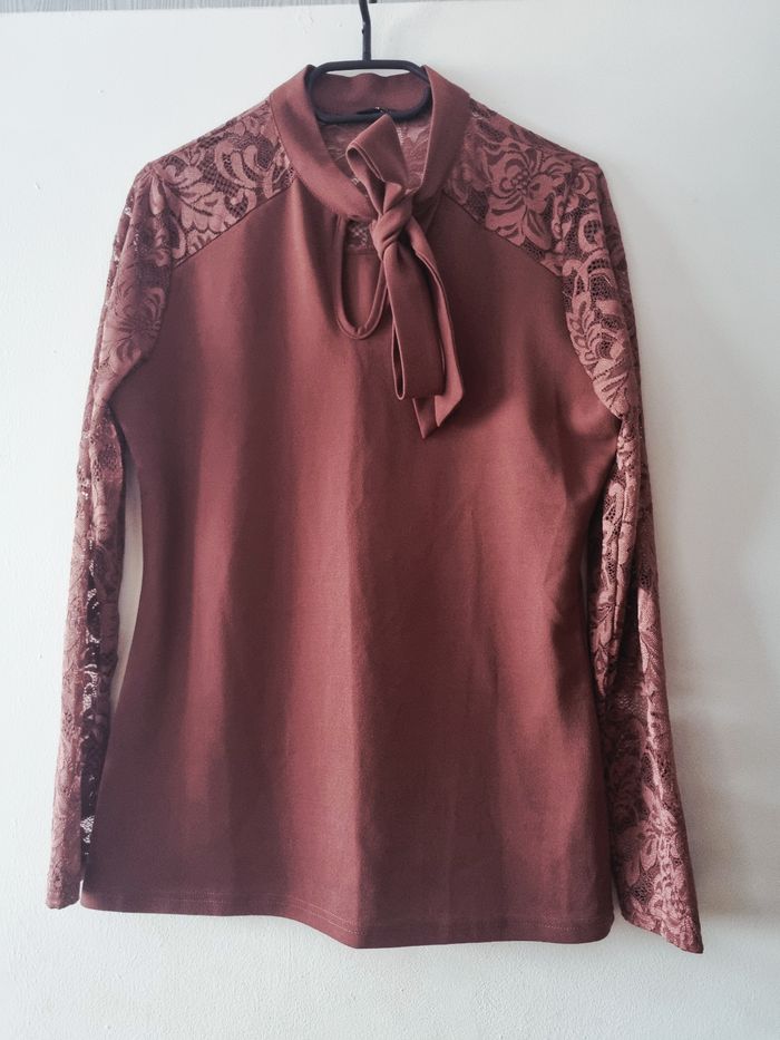 Blouse manche longue a dentelle