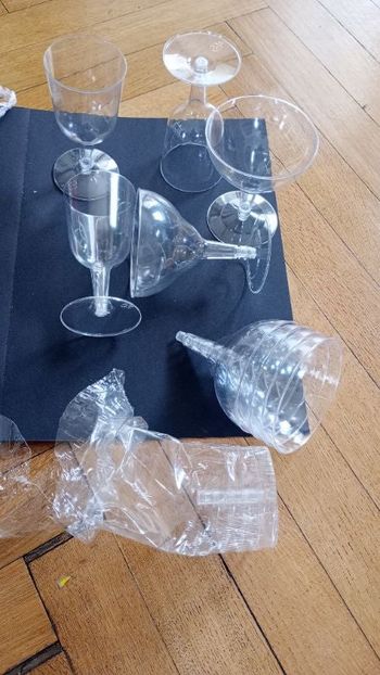 Verres en plastique ,verre a vin