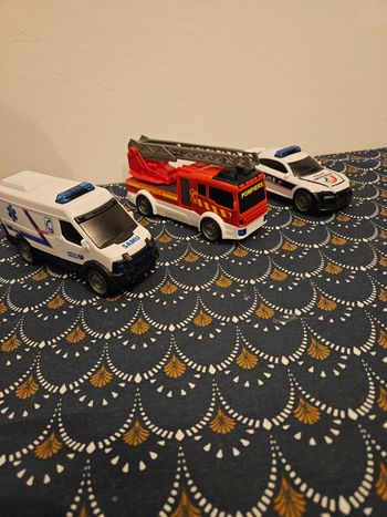 Lot de 3 vehicules police pompiers et samu