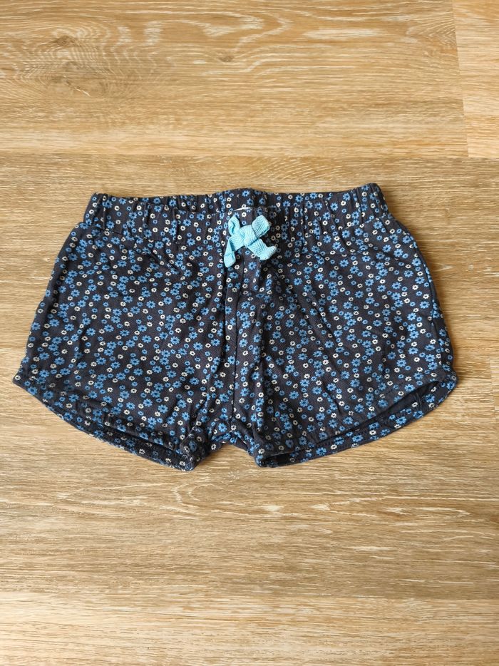 Short fille