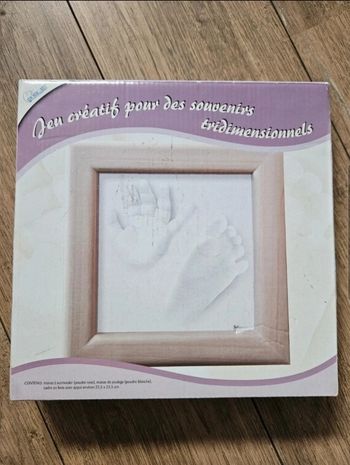Cadre en bois et poudre pour moulage empreintes bébé