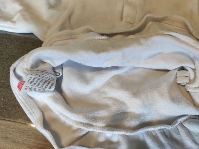 Pyjama velours 2 pièces taille 6 mois - photo numéro 7