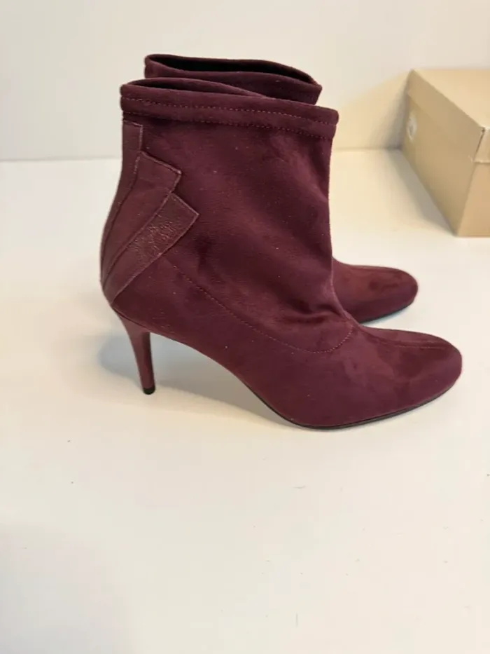 Belles bottines à talons Elizabeth Stuart couleur Bordeaux taille 38 neuves dans leur boîte. - photo numéro 2