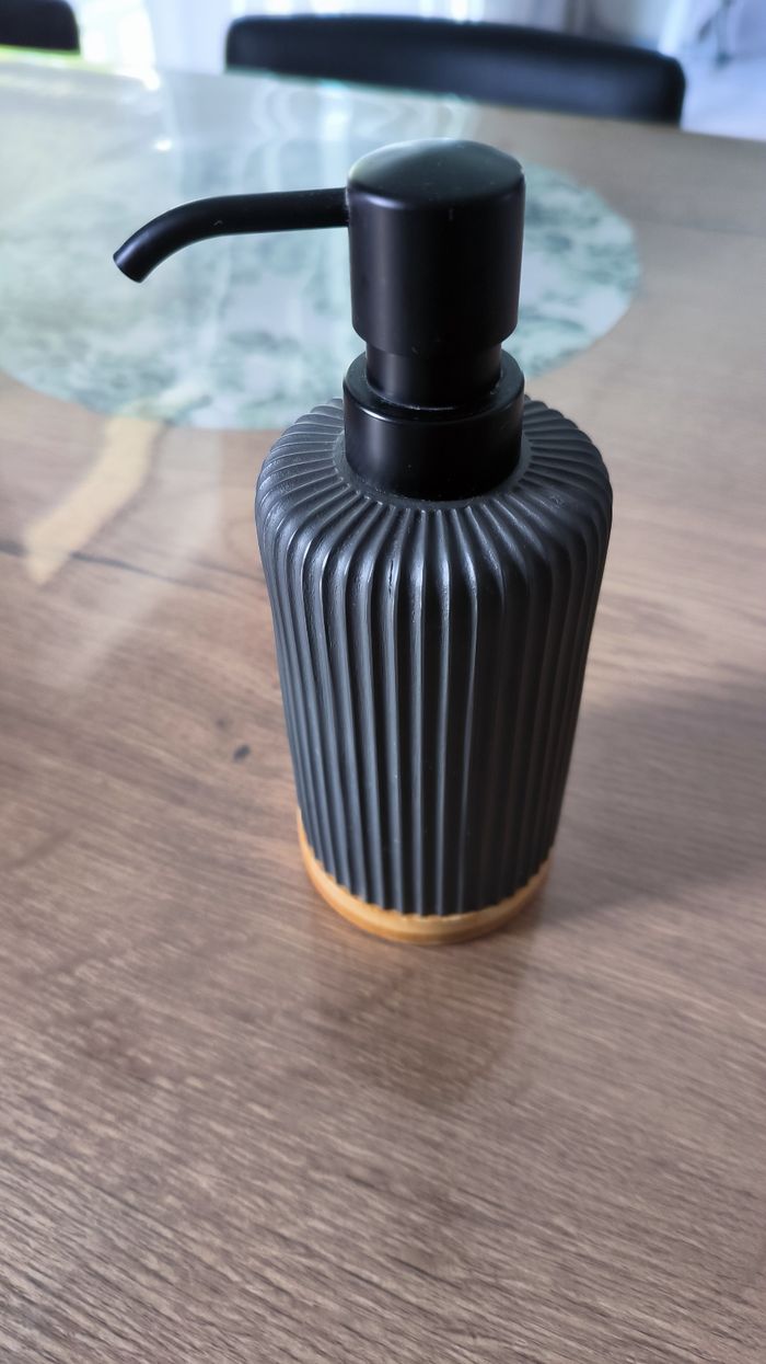 Distributeur de savon - photo numéro 3