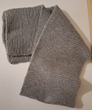 Echarpe en laine grise argentée