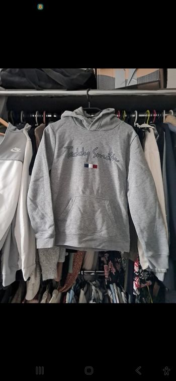 Pull a capuche