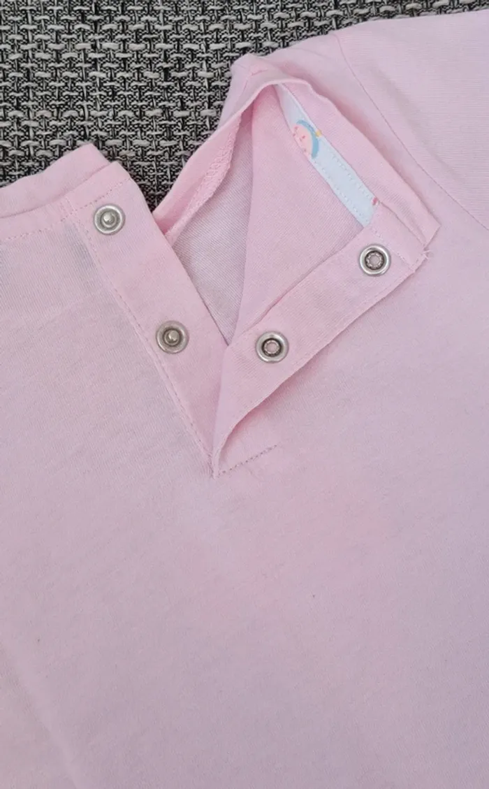 ● 12 mois ● Tee-shirt Neuf - photo numéro 3