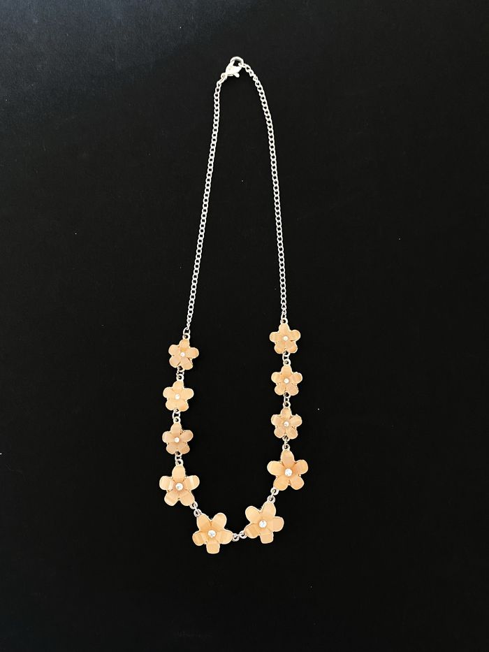 Collier fleur pierre saumon - photo numéro 3