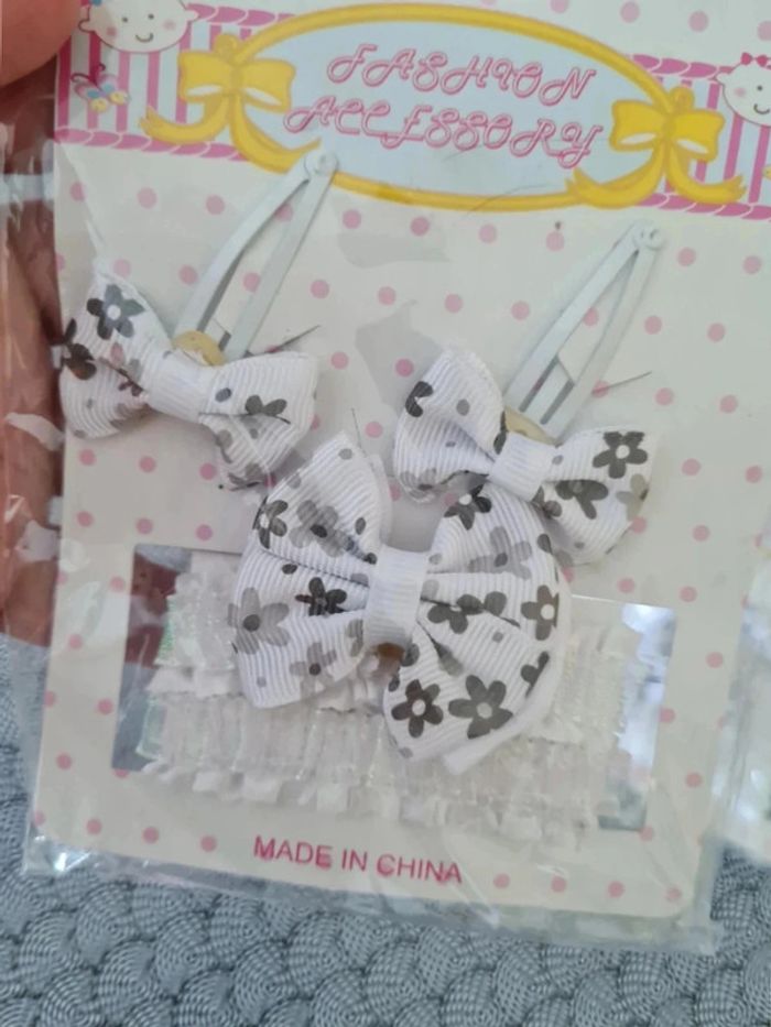 Lot accessoires blanc pour cheveux - photo numéro 2