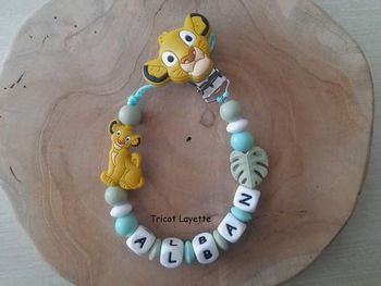 Attache tétine le roi lion