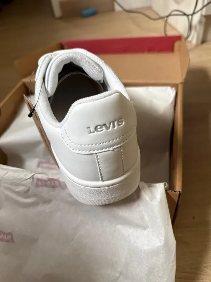 Magnifiques baskets blanches Levi’s neuves avec étiquette pointure 39 - photo numéro 3