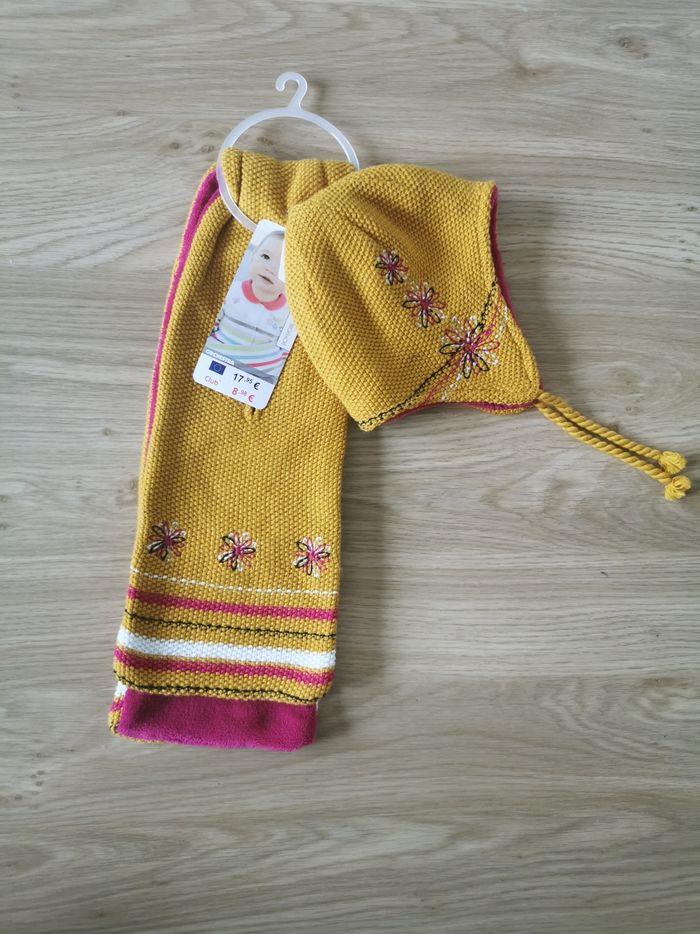 Lot écharpe bonnet et écharpe