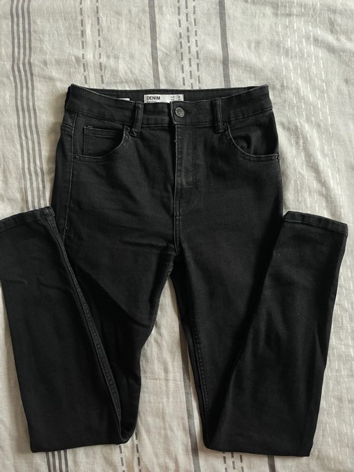 Jean noir taille haute Bershka - photo numéro 2