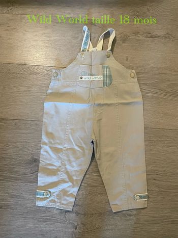 Salopette beige et bleu clair avec motifs devant et bas neuf Wild World taille 18 mois