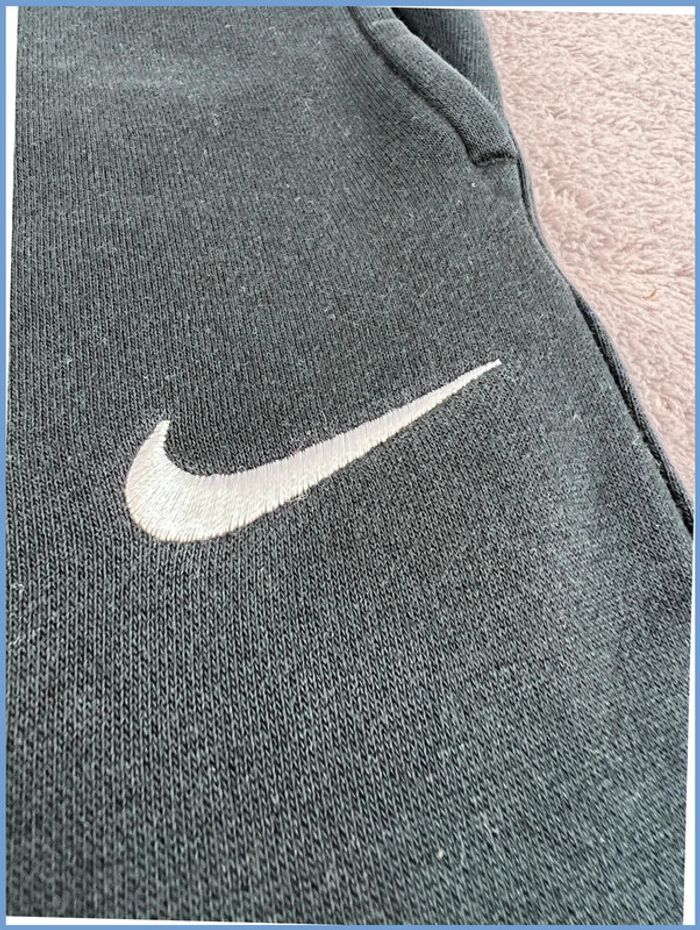 Jogging Nike Solo Swoosh Noir avec logo brodé Taille XS - photo numéro 8