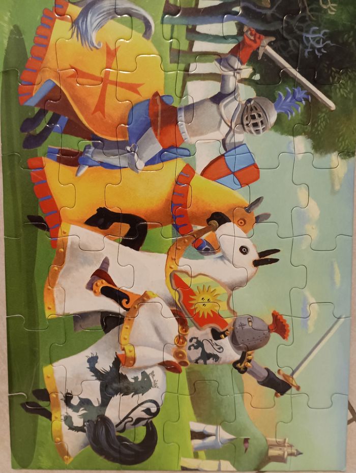 Puzzle 36 pièces Djeco le chevalier fantastique - photo numéro 3