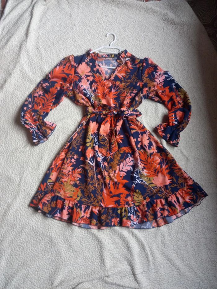 Robe fleurie à volant