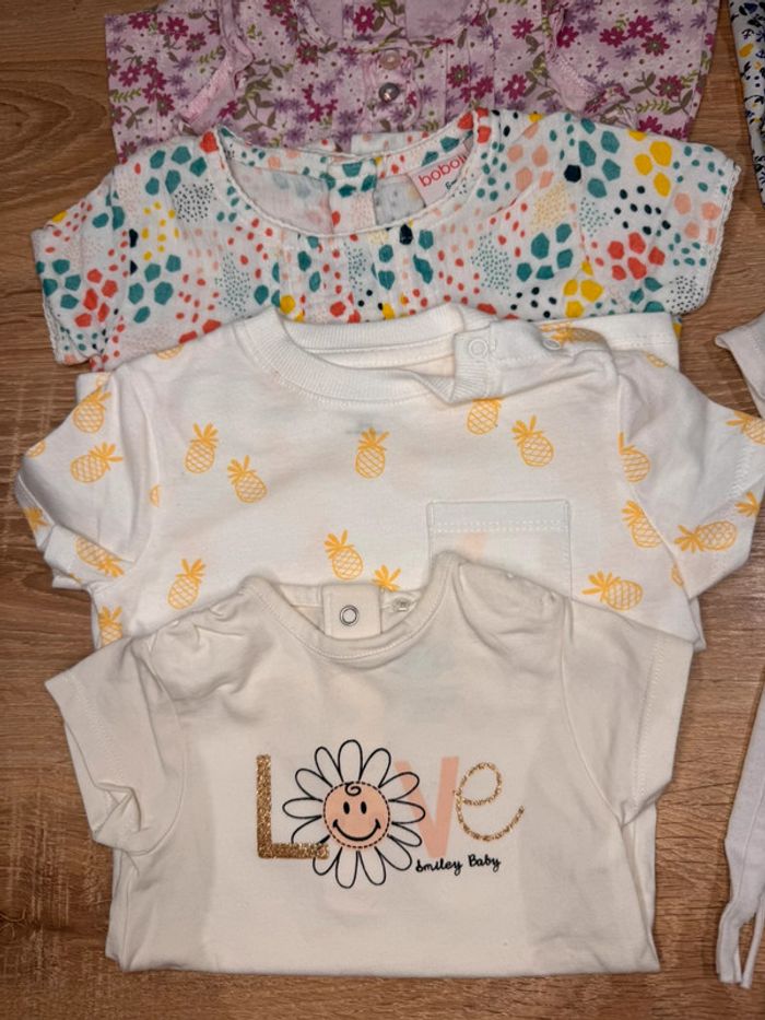 🌷Lot de 6 hauts manches courtes bébé fille taille 6 mois🌷 - photo numéro 3