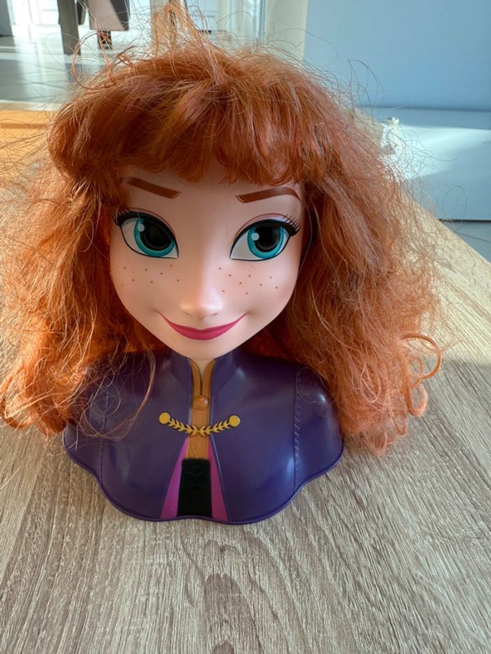Tête à coiffer Anna la reine des neiges