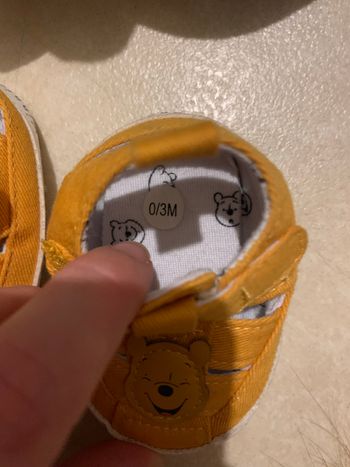 Lot de chaussons +une paire de chaussure