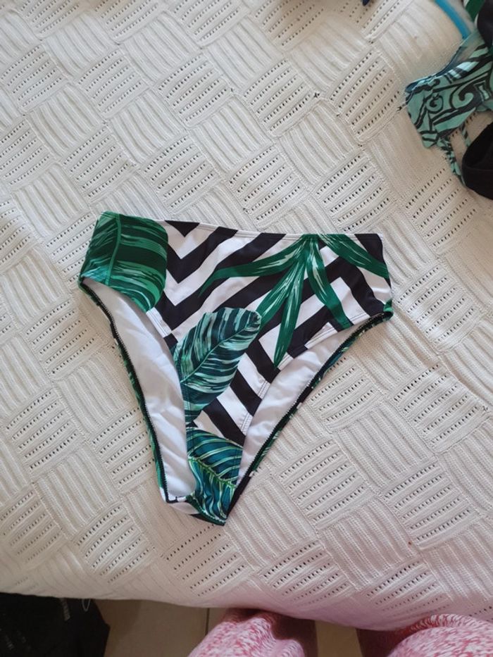 Bas de maillot jamais porté