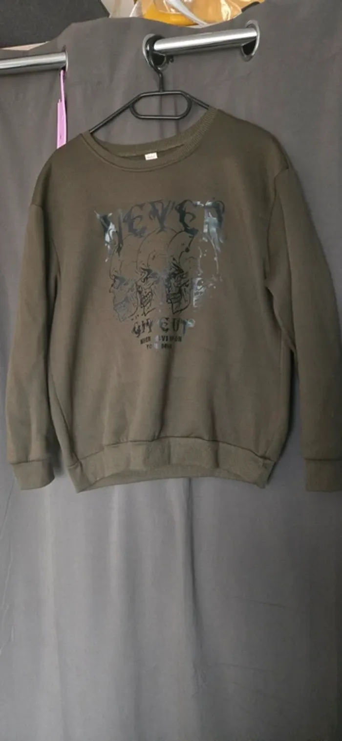 Pull kaki tête de mort M