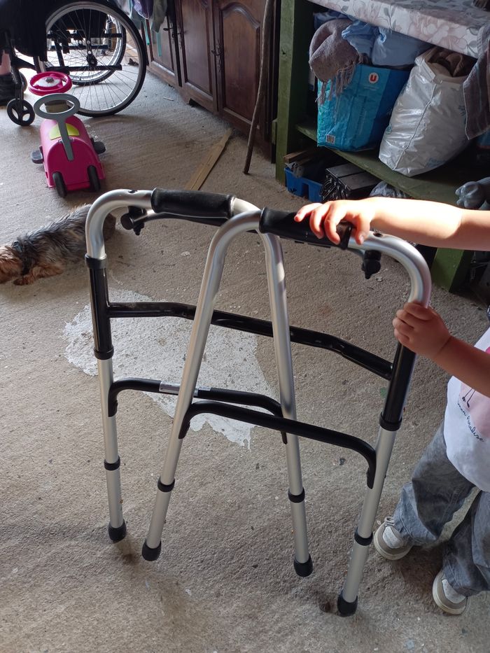 Déambulateur neuf pliable - photo numéro 4