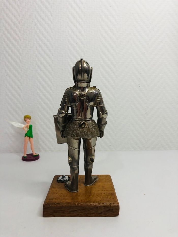Briquet de table chevalier en armure avec calendrier perpétuel - photo numéro 5