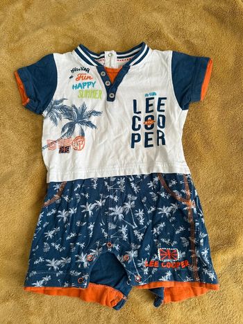 Combinaison type combishort courte été  Taille 18 mois  Marque lee Cooper