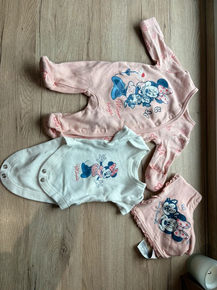 Ensemble pyjama, body, bavoir Minnie 1 mois