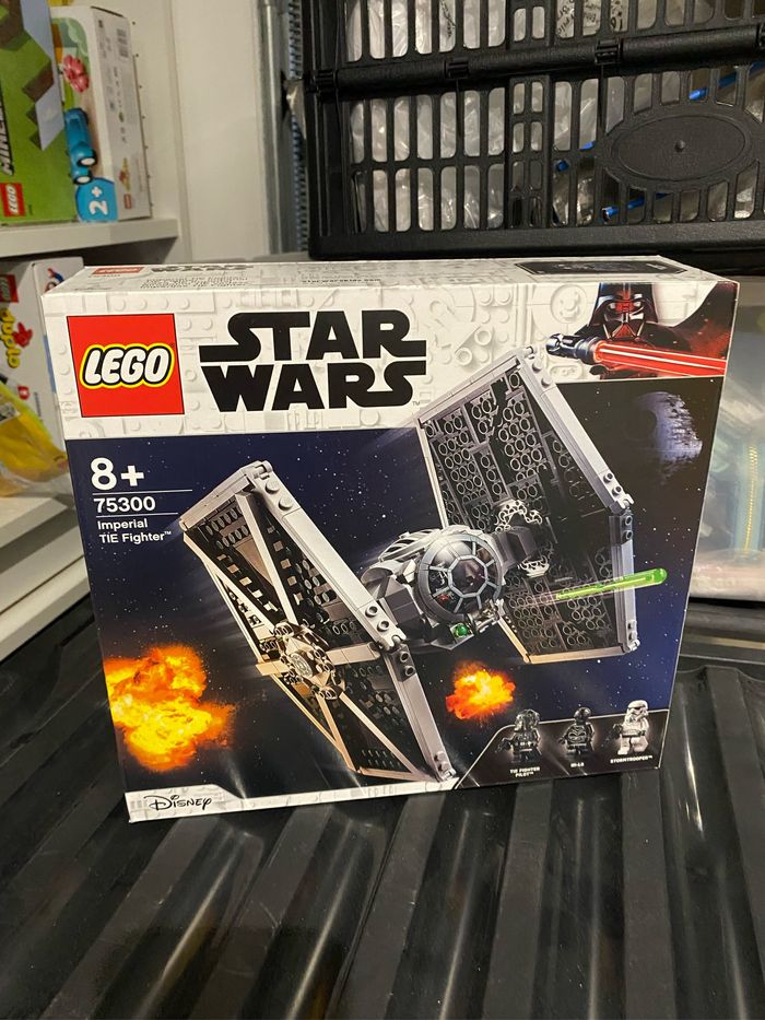 Lego star wars vaisseau 75300