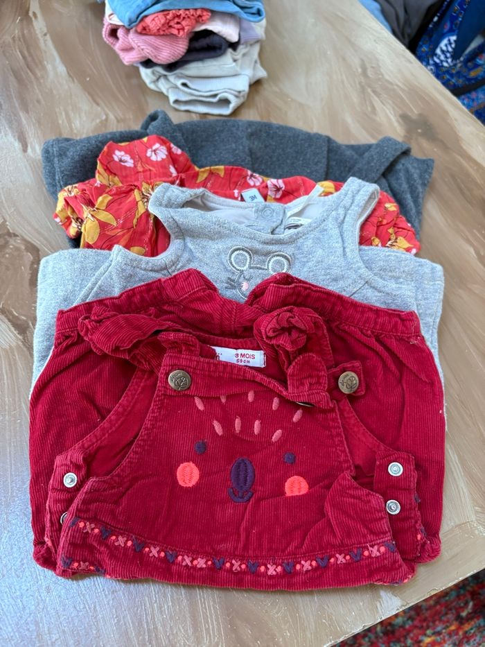 Lot 3 robe + 1 combinaison  3 mois